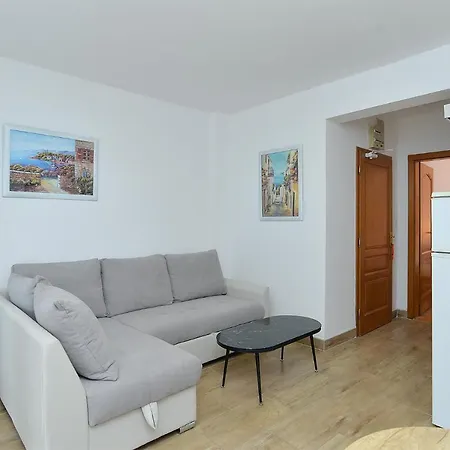 Apartments Orange 709