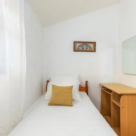 Apartments Orange 709