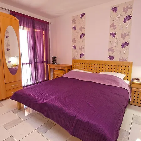 Apartments Orange 709