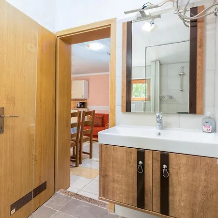 Orange 709 * Fažana