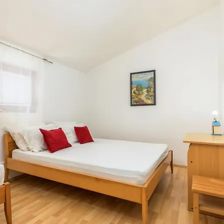 Orange 709 * Fažana