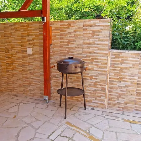 Orange 709 * Fažana