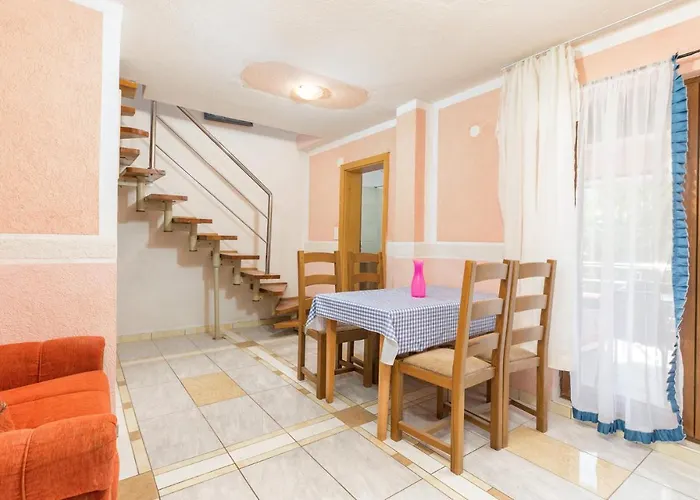 Orange 709 Apartment